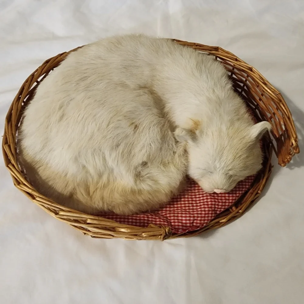 Realistic‎ White Sleeping Cat in Basket Figurine Soft Real Feel Fur. SEE PHOTOS